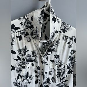 WHBM dressy, black and white blouse. Size 0